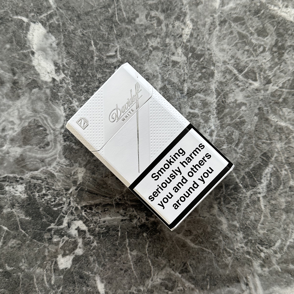 Davidoff White 27 Davidoff White 🍂 ‣ Duty Free Price ‣ Only 5€👍